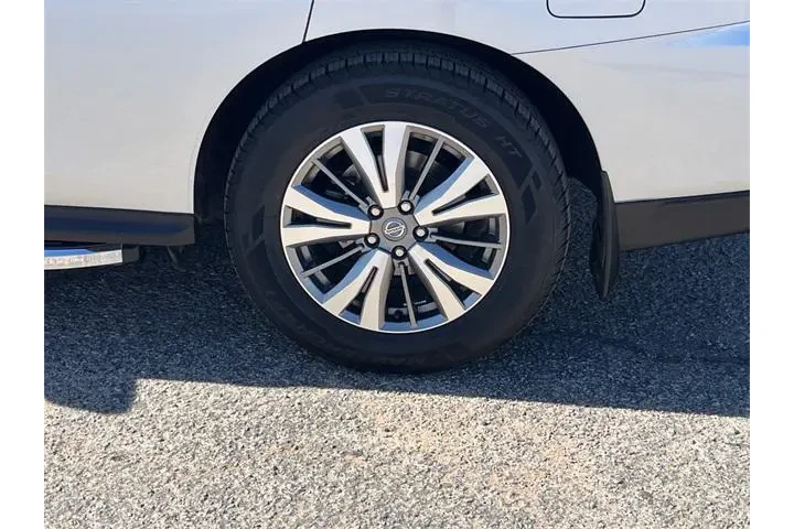 $17004 : Nissan Pathfinder 2020 SV 4d image 5