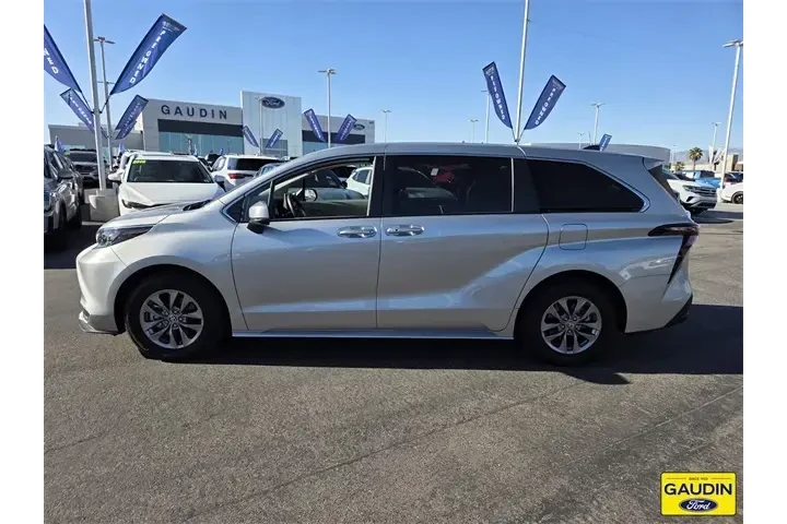 $39888 : Toyota Sienna 2024 AWD LE 8- image 4