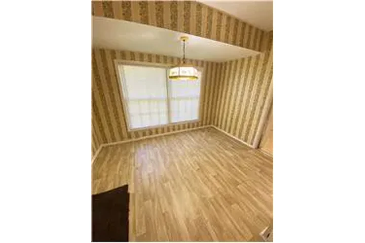 $2000 : Rental property with 3 bedro image 6