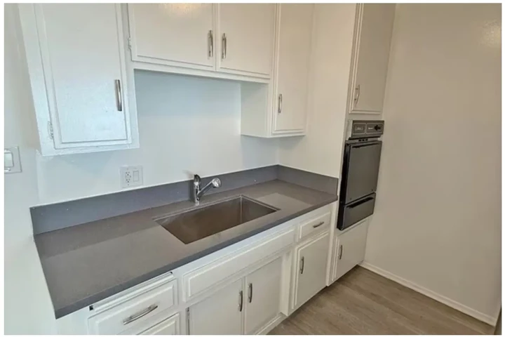 $1580 : 1 Bedroom Apartment Available image 7