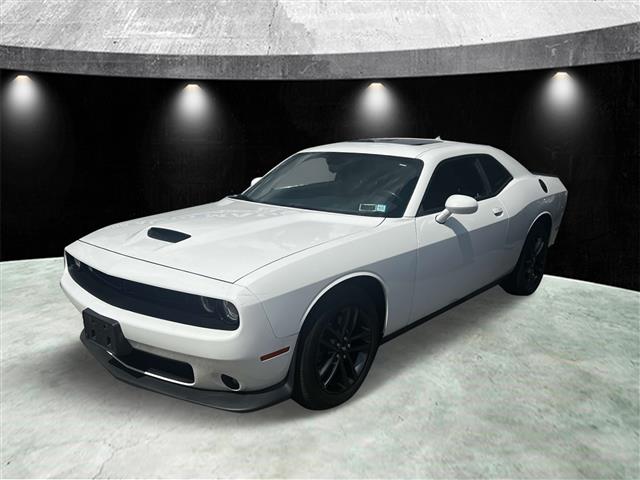 $23985 : Pre-Owned 2019 Challenger GT image 3