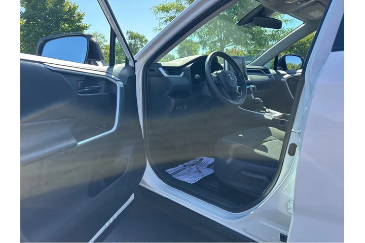 $35000 : Gold Certified2025 RAV4 Hybri image 2