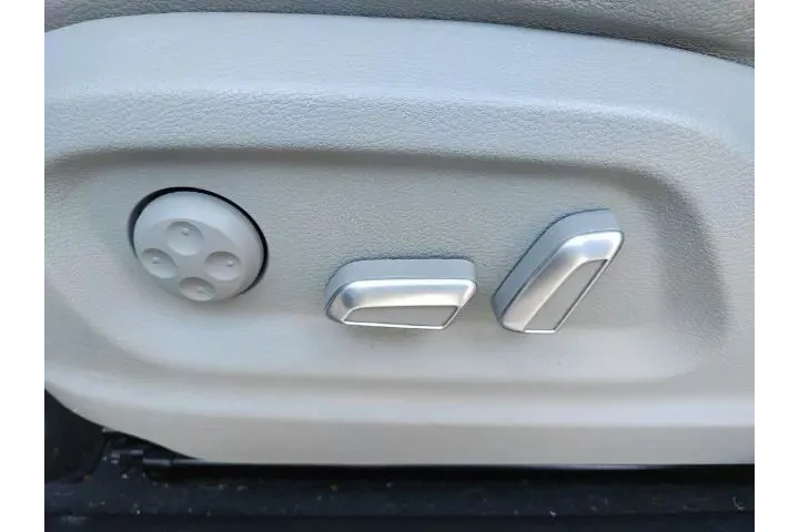 $15814 : Audi Q3 2018 2.0T Premium 4d image 9