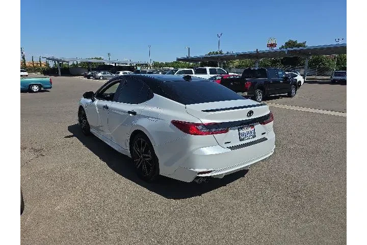 $38900 : Toyota Camry 2025 SE 4dr Sed image 4
