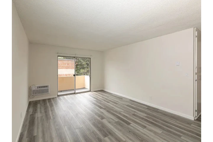 $1100 : Apartamento listo para vivir image 3