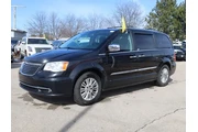 $8877 : Chrysler Town and Country 20 thumbnail