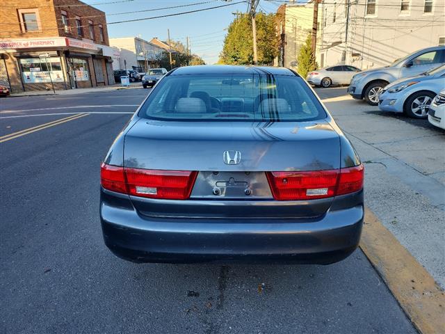 2005 Accord LX sedan AT image 4