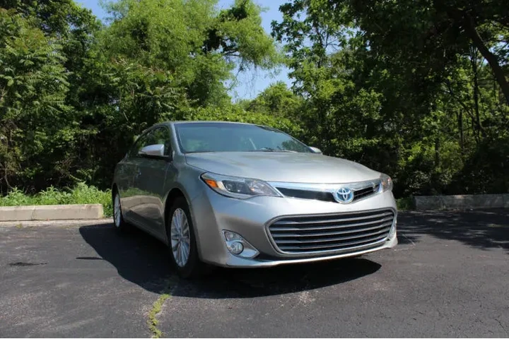 2015 Avalon Hybrid XLE Touring image 1
