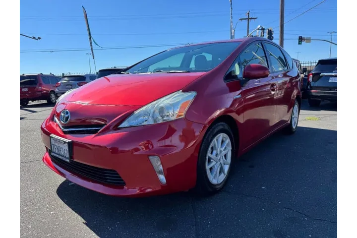 $12998 : 2014 Prius v Five image 5
