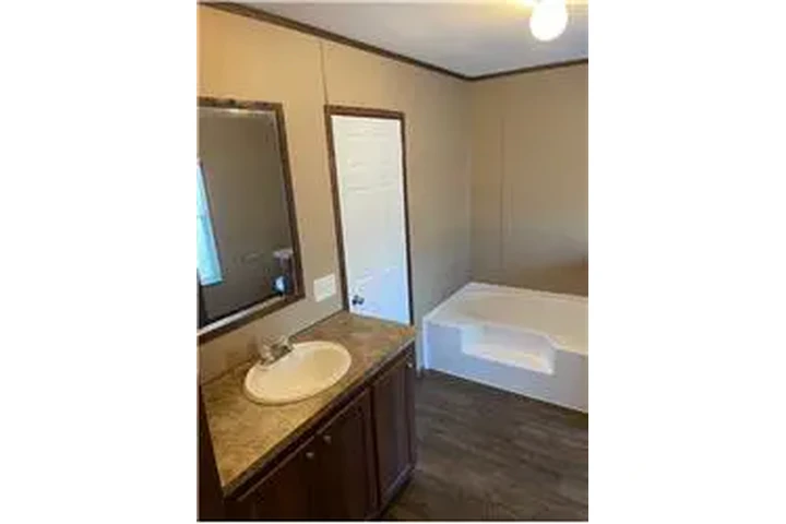 $1100 : Rental property with 3 bedro image 9