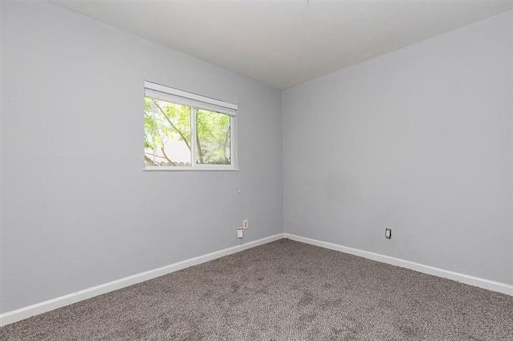 $1000 : Perfect 3 bed/2 bath home with image 8