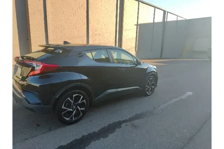 $15999 : Toyota C-HR 2018 XLE 4dr Cro image 3