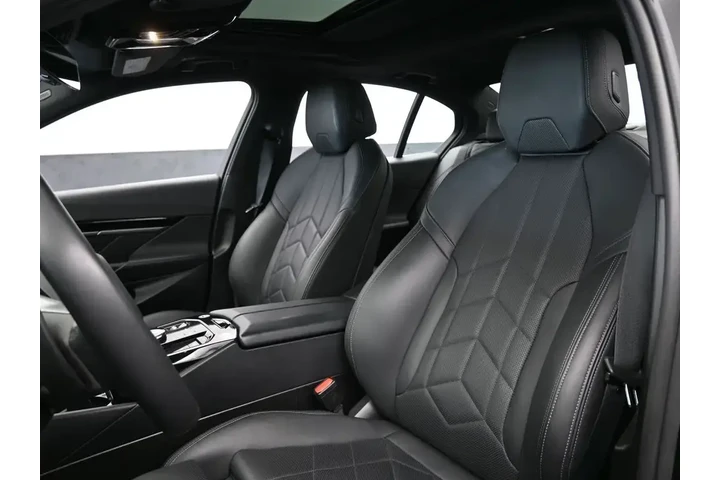 $37599 : BMW 5 Series 2024 AWD 530i x image 10