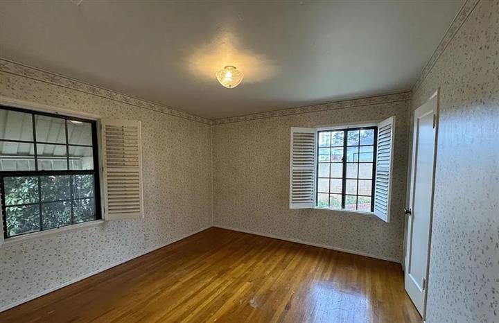 $2400 : Lovely Single-Family Home image 10