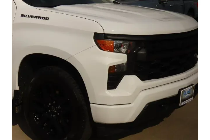 $31999 : Chevrolet Silverado 1500 202 image 6