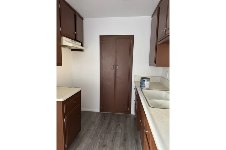 $2500 : South Gate-2BR,1.5Bath, 2Park image 1