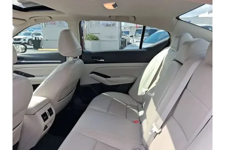 $18990 : Nissan Altima 2021 2.5 SL 4d image 6