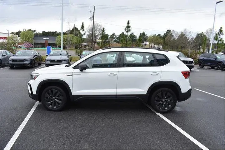 $19798 : Volkswagen Taos 2024 S 4dr S image 6