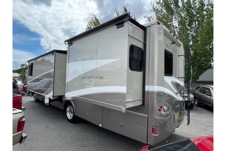 $69500 : 2017 Winnebago SIGHTEER image 9