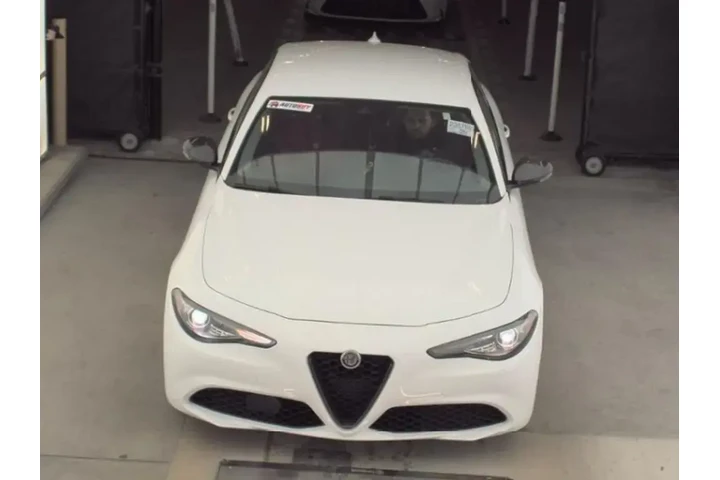 $18990 : Alfa Romeo Giulia 2020 Base image 2