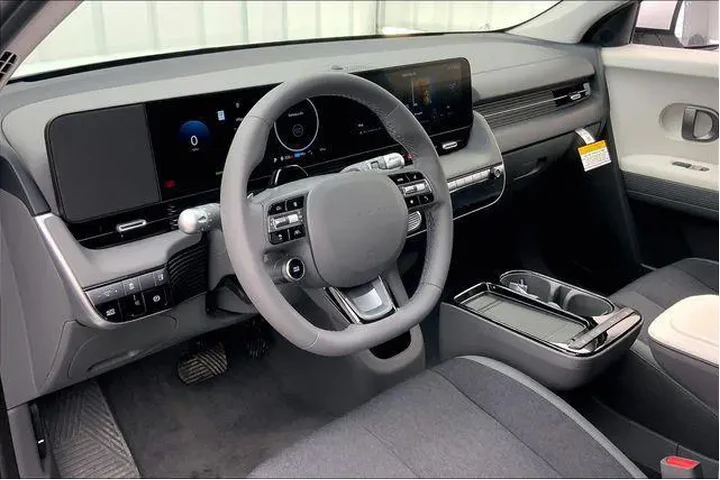 $33990 : Hyundai IONIQ 5 2025 SE 4dr image 8