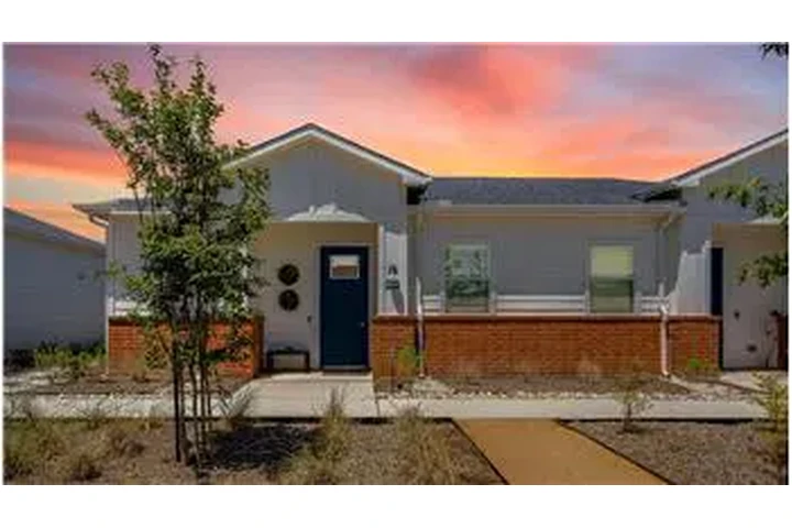 $1904 : Rental property with 2 bedro image 1