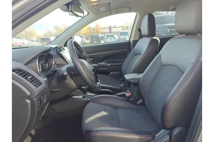 $21360 : Mitsubishi Outlander Sport 2 image 10