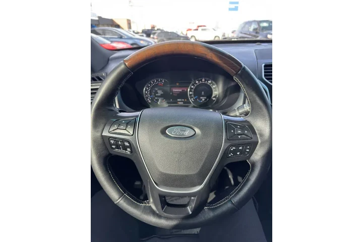 $15850 : 2016 Explorer Platinum image 10