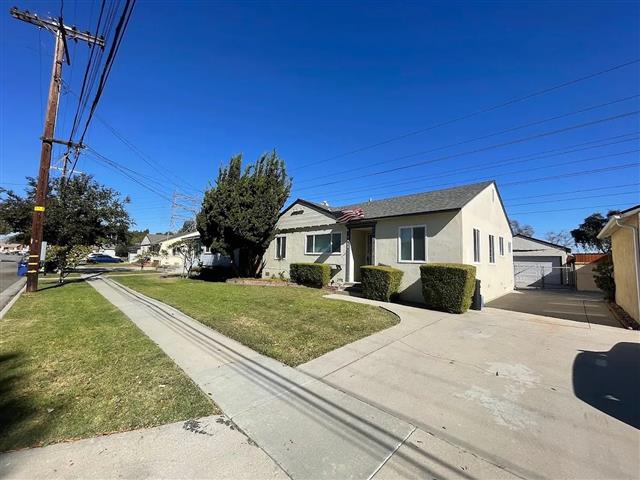 $900 : Beautiful Home...LAKEWOOD,CA image 1