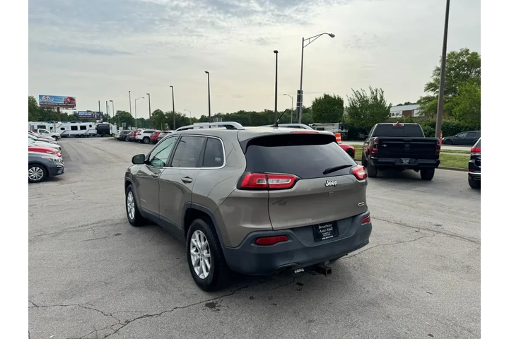 $7980 : 2017 Cherokee Latitude FWD image 4