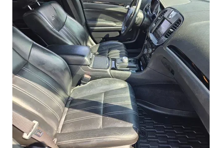 $21991 : Chrysler 300 2021 S V6 4dr S image 10