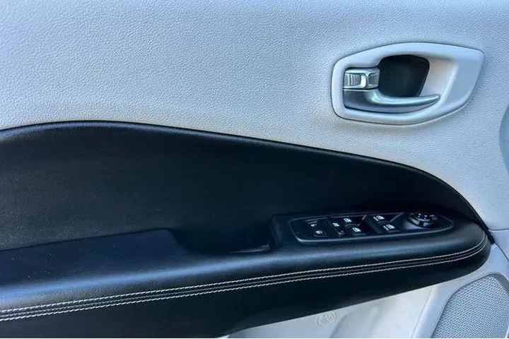 $12540 : Jeep Compass 2018 Latitude 4 image 10