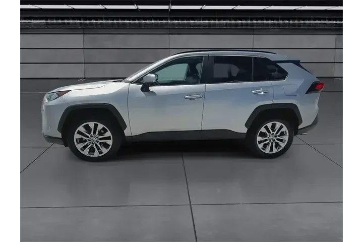 $28988 : Toyota RAV4 2021 AWD XLE Pre image 5
