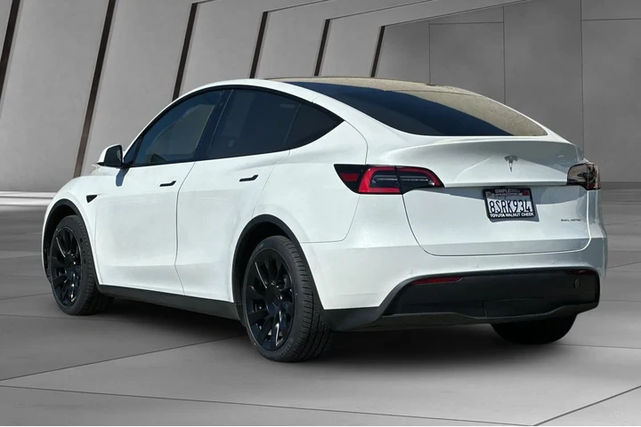 $26900 : Tesla Model Y 2020 AWD Long image 10