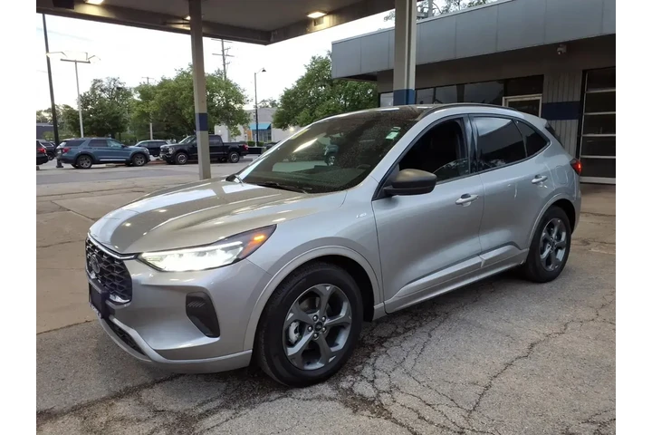 $27642 : Ford Escape 2023 ST-Line 4dr image 7