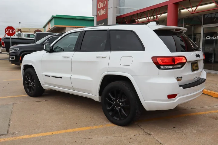 $27587 : 2022 Grand Cherokee WK Laredo image 6