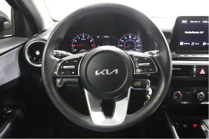 $18977 : Kia Forte 2024 LXS 4dr Sedan image 7