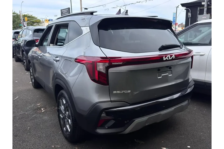 $20895 : Kia Seltos 2024 AWD S 4dr SU image 6