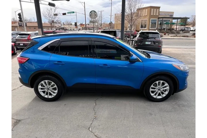 2021 Escape SE image 4