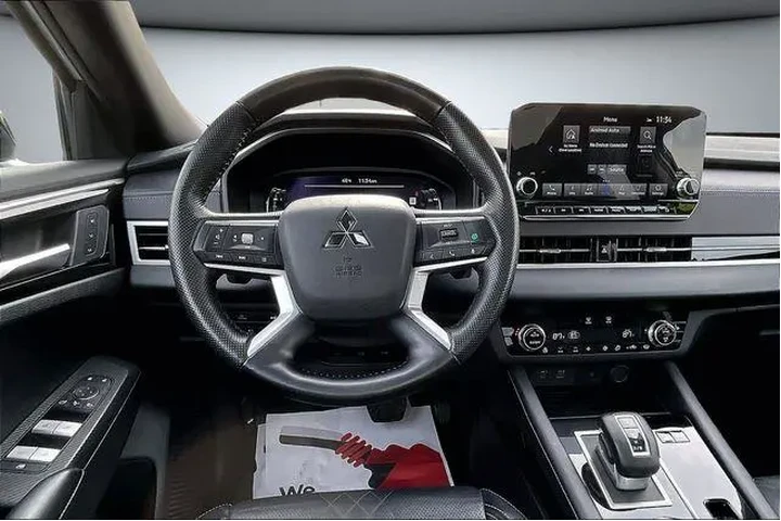 $30000 : Mitsubishi Outlander PHEV 20 image 8