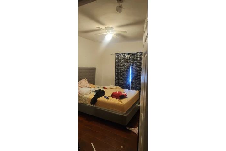 $1100 : Rento cuarto image 1