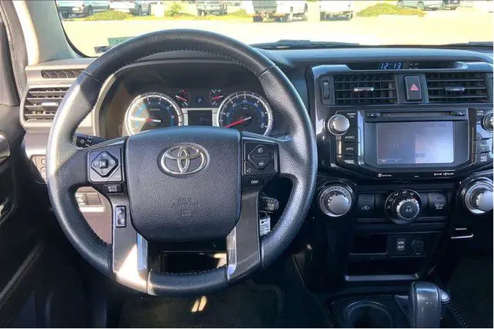 $29985 : Toyota 4Runner 2018 4x4 SR5 image 5
