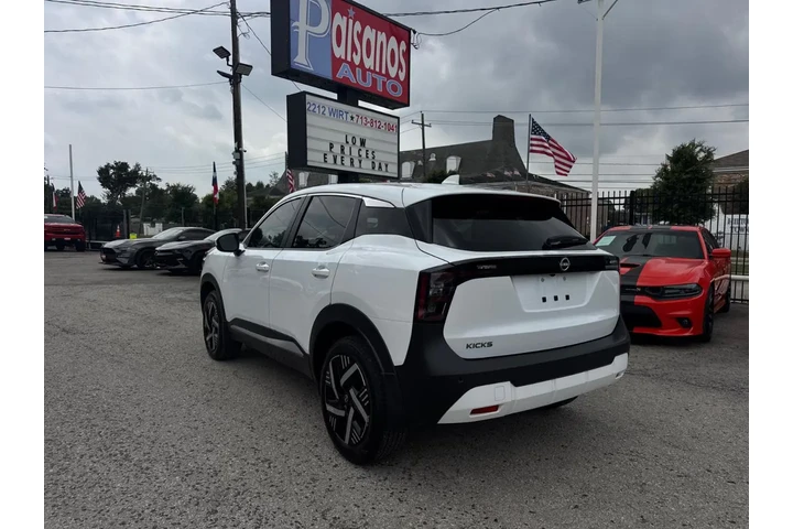 2025 Kicks SV image 4