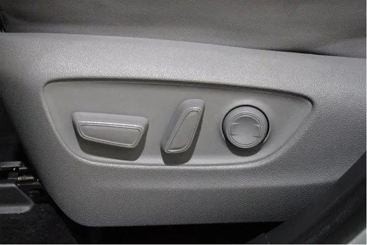 $28998 : Toyota Highlander 2021 XLE 4 image 4