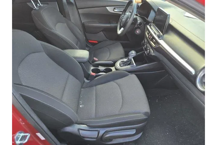 $17991 : Kia Forte 2022 LXS 4dr Sedan image 3