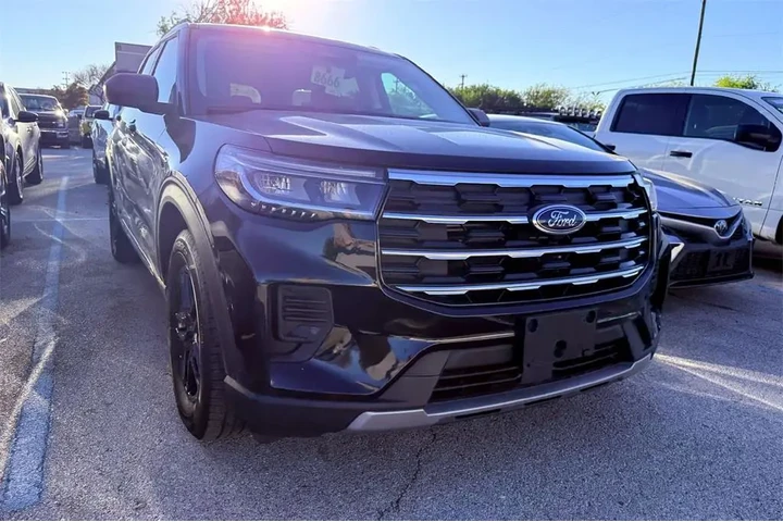 $39994 : Ford Explorer 2025 Active 4d image 2