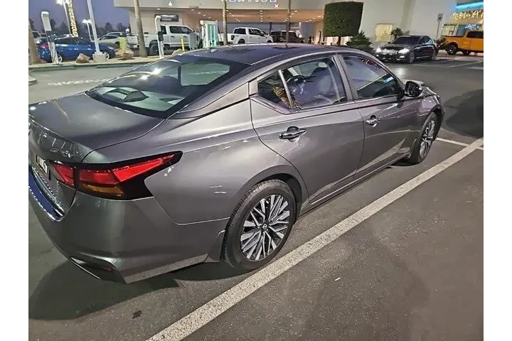 $18775 : Nissan Altima 2023 2.5 SV 4d image 2