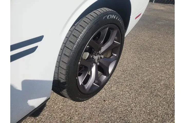 $18491 : Dodge Challenger 2017 SXT 2d image 8