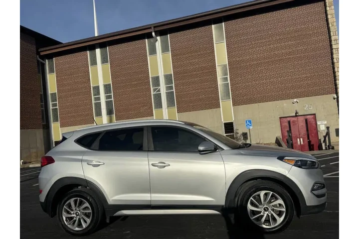 $7999 : 2017 Tucson Eco image 5