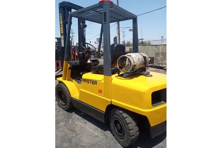 $8475 : HYSTER 5,500 LBS FORKLIFT image 3